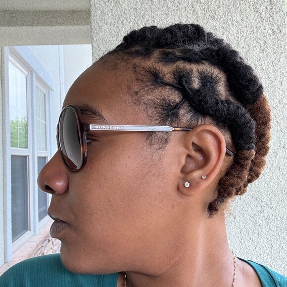 Vintage Burberry Sunglasses – Chic Oval Frame with Gradient Lenses - Picture 10 of 12